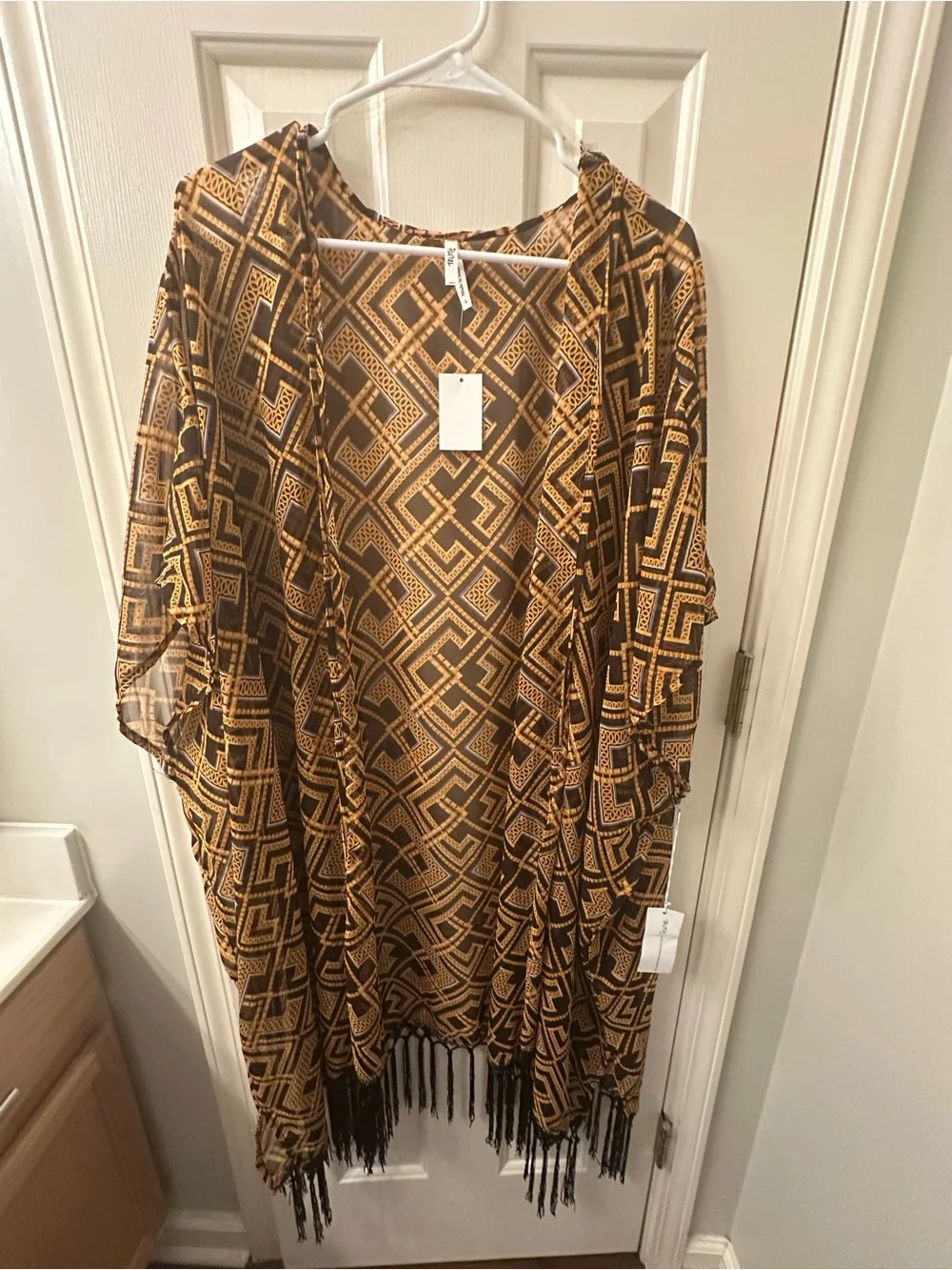 Fringed Geometric Pattern Open Front Throw - Black and Gold